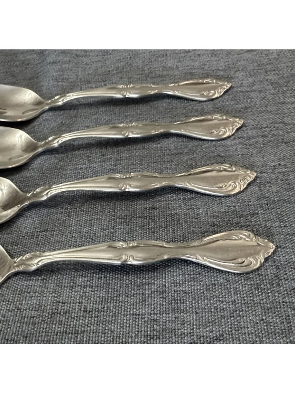 Set of 4 Oneida Cantata Glossy Teaspoons Stainless Flatware Community Spoon
